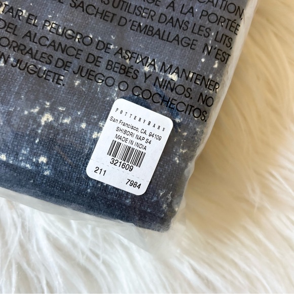 Pottery Barn NWT Set of Four Shibori Tie Dye Tabletop Cotton Napkins Navy Ecru - Picture 3 of 3